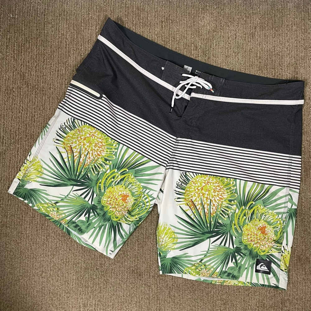 Quiksilver Board Shorts Mens 40 Gray Floral‎ DryFlight Coastal Stretch Surf